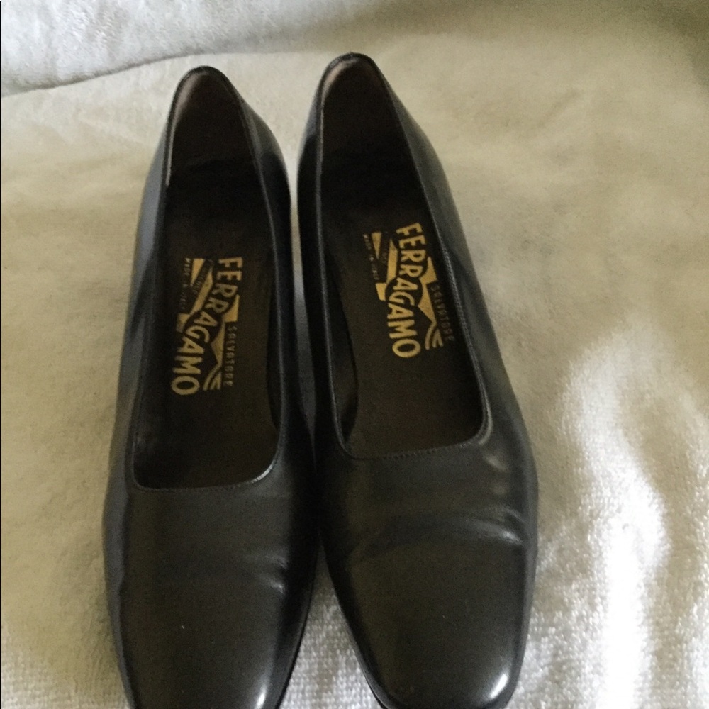 Ferragamo Florence Women’s pump heels size 6.5 B